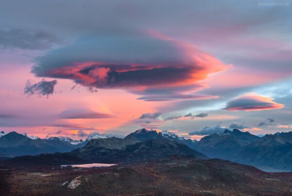 Patagonien - UFO Wolken (Lenticularis Wolken) über Laguna Capri, Argentinien