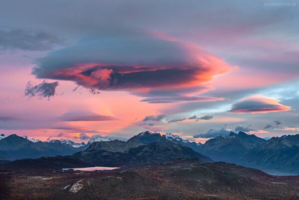 Patagonien - UFO Wolken (Lenticularis Wolken) über Laguna Capri, Argentinien