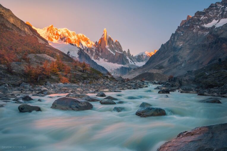 Patagonien: Gletscherfluss und Gipfelglühen am Cerro Torre, Los Glaciares, Argentinien