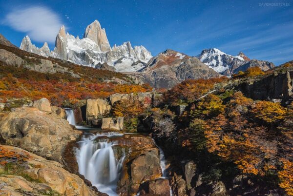 Wasserfall und Fitz Roy bei Vollmond, Patagonien, Argentinien