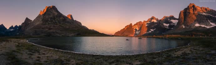 Grönland Landschaft: Alpenglühen am See, Südgrönland, Tasermiut Fjord