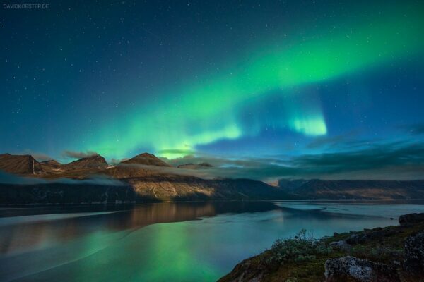 Grönland - Polarlicht im Fjord