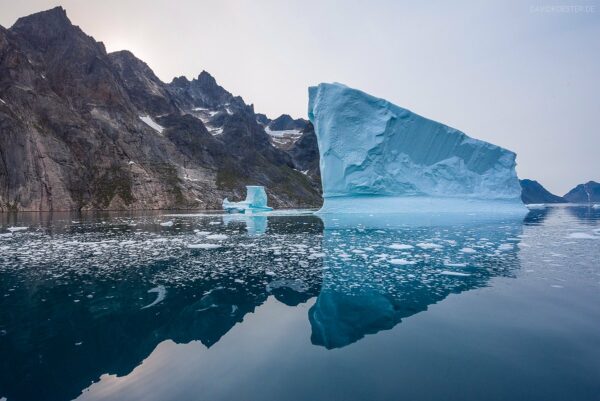 Grönland - Eisberge in Fjord