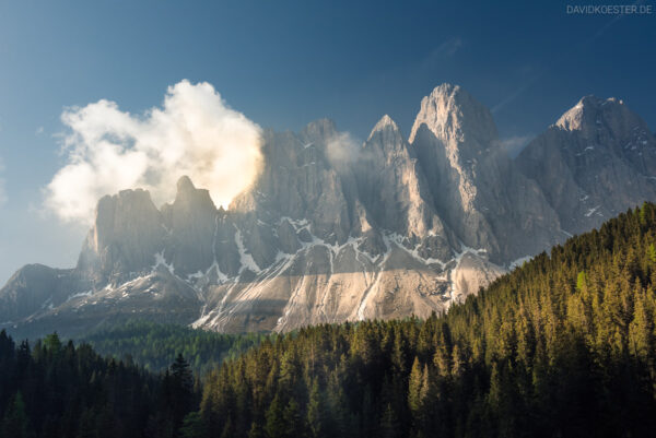 Dolomiten - Geislerspitzen in mystischer Lichtstimmung