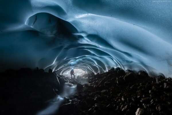 Kamtschatka Landschaft | Eishöhle unter dem Gletscher des Vulkans Mutnowski, Sibirien, Russland