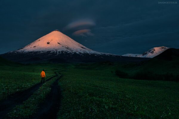 Kamtschatka - Selbstportrait mit Vulkan im Morgengrauen