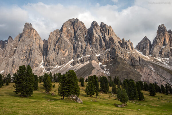 Dolomiten - Gschnagenhardt Alm mit Geislerspitzen, Südtirol