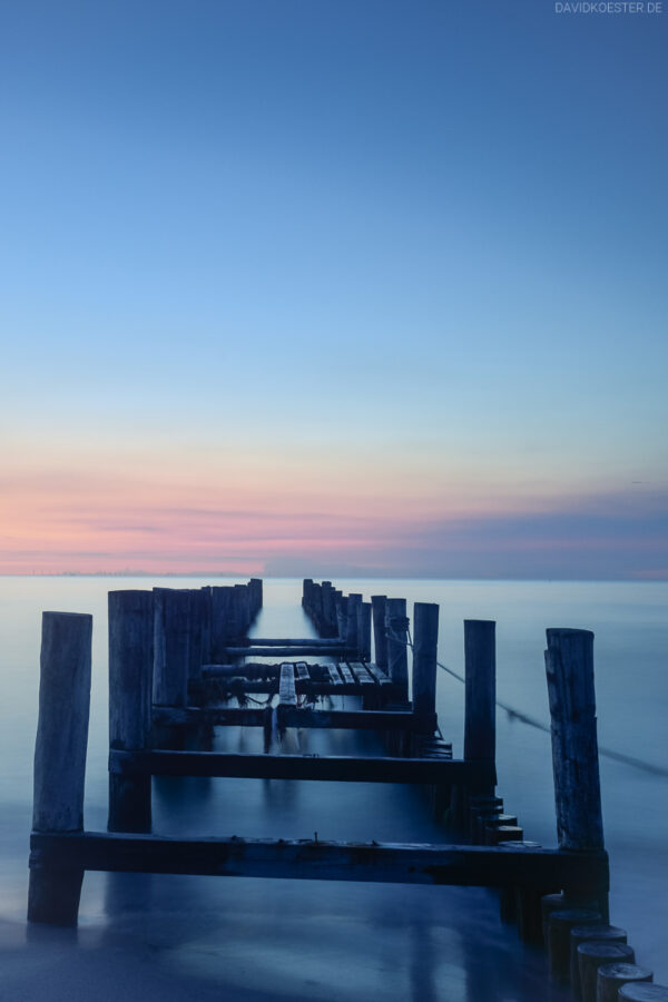 Zingst - Bootsteg am Strand, Darss