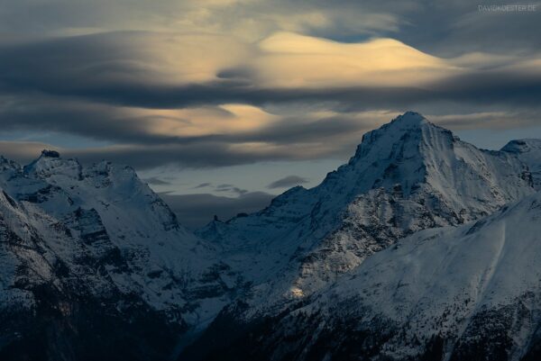 Schweiz - UFO-Wolken über der Fiescheralp