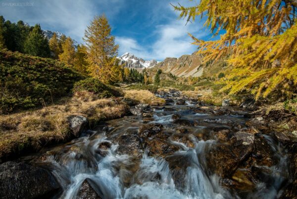 Schweiz - Wasserfall und Herbst im Val di Campo