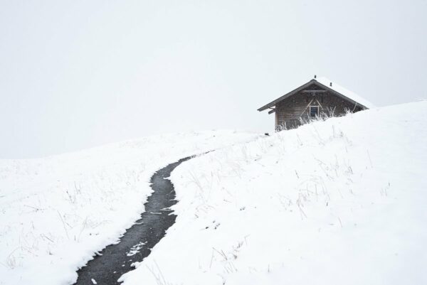 Schweiz - Verschneite Hütte oberhalb von Grindelwald