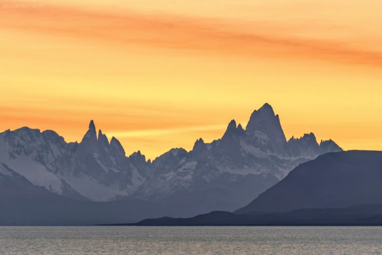 Patagonien: Lago Viedma mit Cerro Torre und Fitz Roy bei Sonnenaufgang, Argentinien