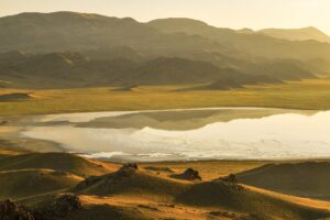 Kasachstan - Salzsee in Steppe