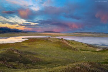 Kasachstan - See und urzeitliche Landschaft im Tian Shan