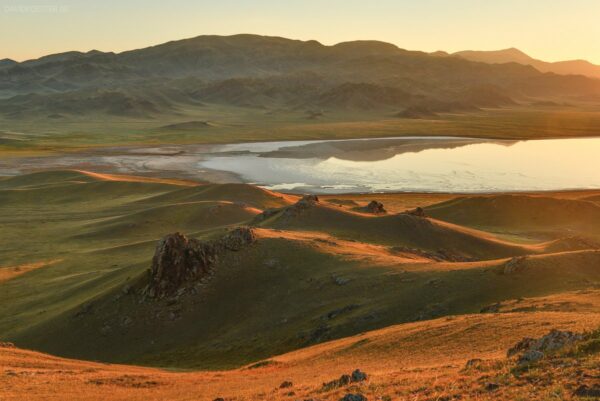 Kasachstan - Salzsee in Steppe