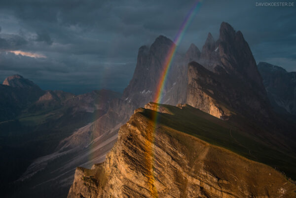 Dolomiten - Regenbogen über der Seceda, Naturpark Puez-Geisler, Südtirol