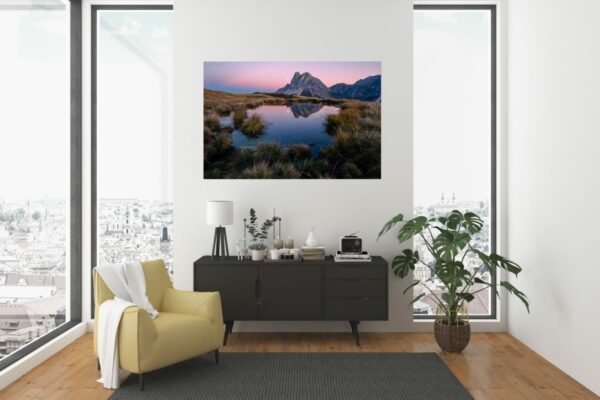 Dolomiten - Moorsee mit Spiegelung des Peitlerkofel, Südtirol – Bild 3