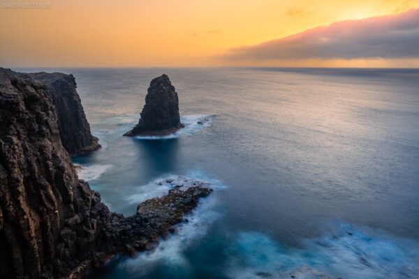 Gran Canaria - Vulkanische Steilküste mit Felsen