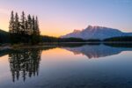 Kanada - Two Jake Lake mit Mount Rundle, Banff Nationalpark