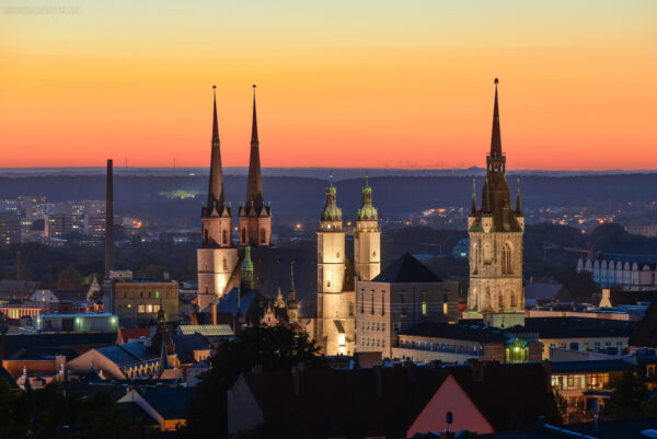 Halle Bilder - Blick zu Rotem Turm und Marktkirche bei Sonnenuntergang