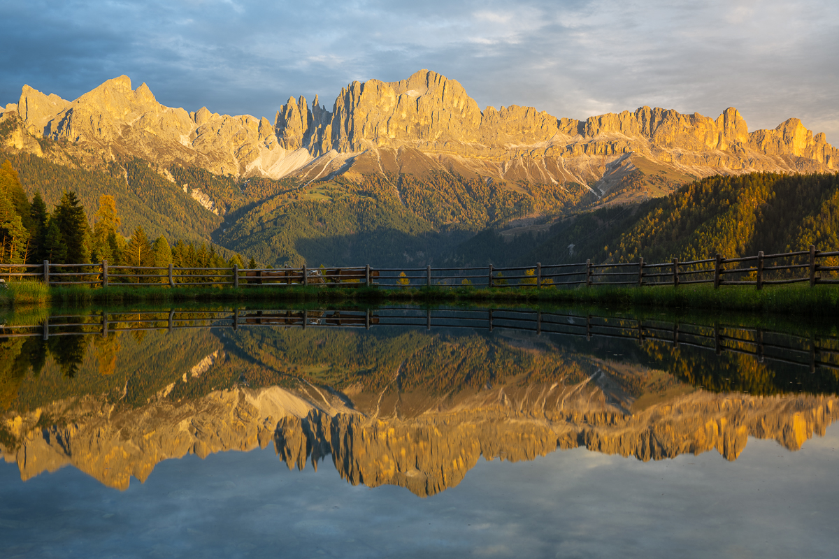 Dolomiten - Rosengarten als Spiegelung in See, Südtirol Dolomiten - Rosengarten als Spiegelung in See, Südtirol
