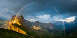 Südtirol & - Dolomiten - Regenbogen an der Seceda mit Geislermassiv, Panorama