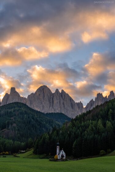 Dolomiten - Kapelle Ranui vor Geisler Massiv, Villnöss, Südtirol