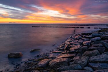 Deutschland - Insel Rügen, Strand bei Dranske mit Felsen und Buhnen