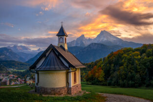 Deutschland - Watzmann und Kirchleitn-Kapelle auf dem Lockstein, Berchtesgaden